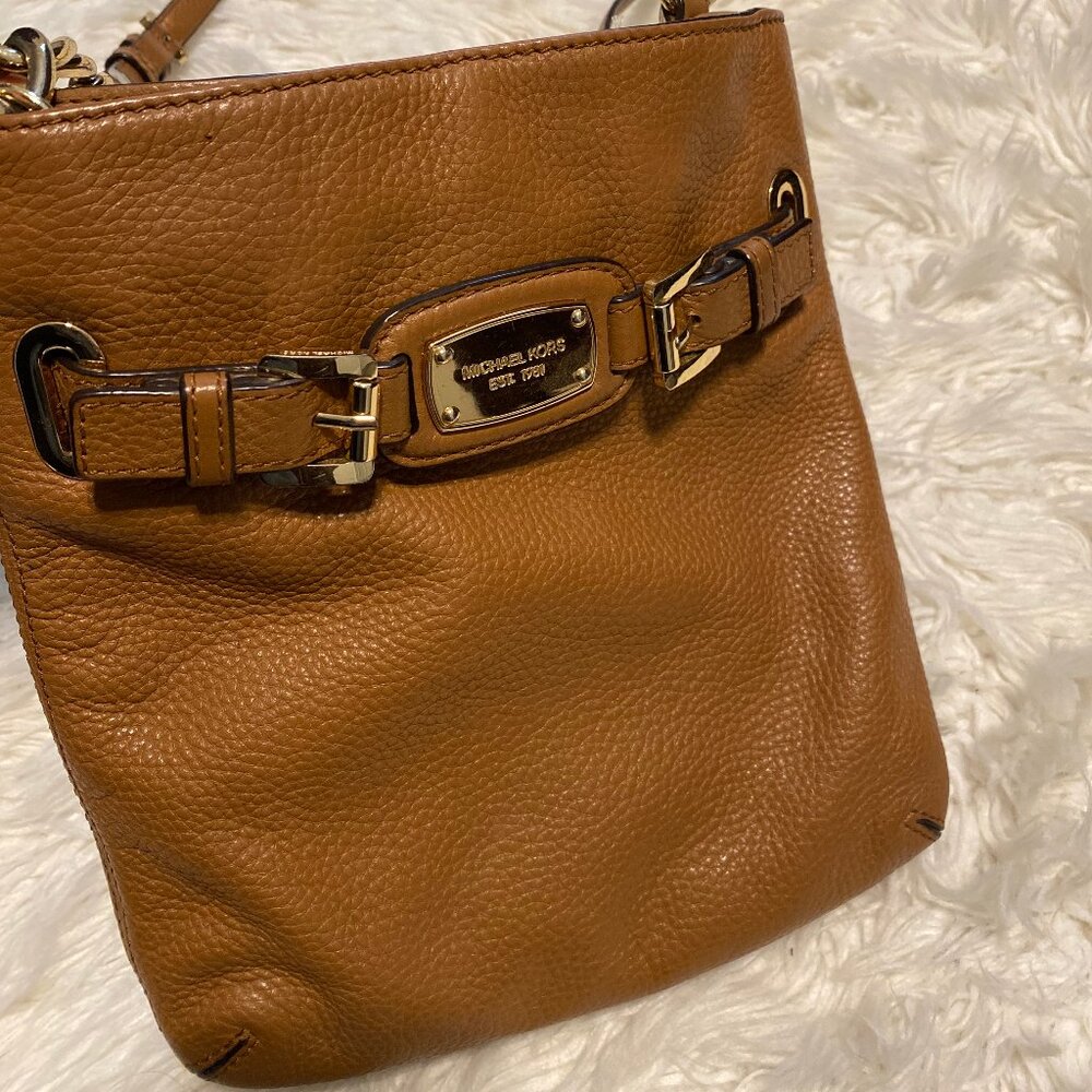 MICHAEL KORS | Crossbody Leather Purse w/ Gold Accents